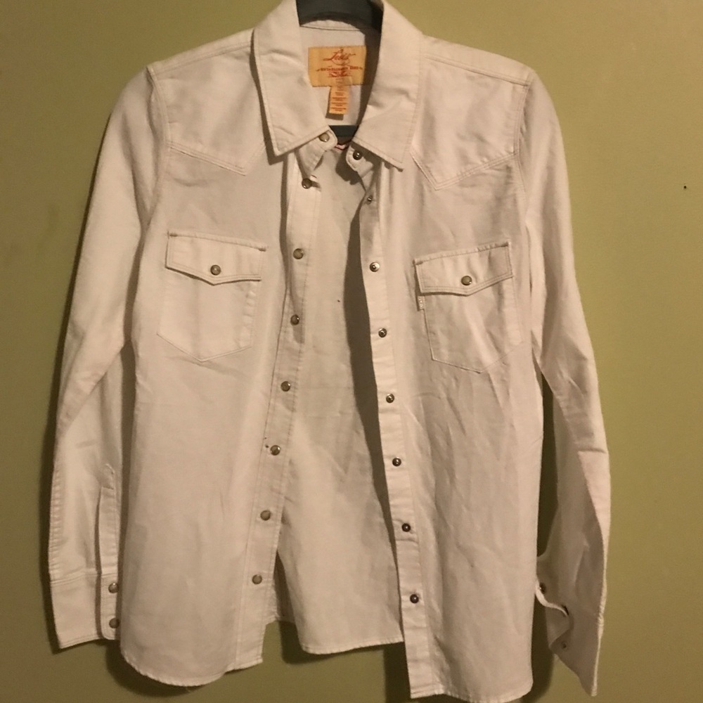 Levi’s button up top